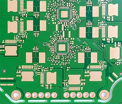 Traukos keitiklis PCb